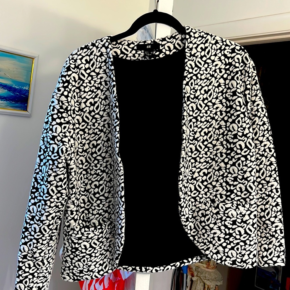 H&M Black and White Blazer Size Medium